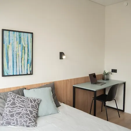Youston Self Check-in Coliving Hotel *